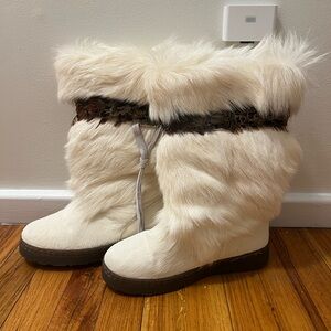 Bearpaw goat fur sheep skin & feather winter women's boots size 9